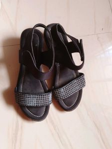 Black Sandle
