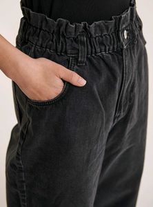 This Pant No Longer Fits Me