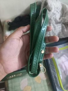 Beutiful GREEN SLING BAG 🍃🌺