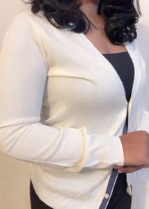 Elegant Off-White Knit Cardigan (item 57)