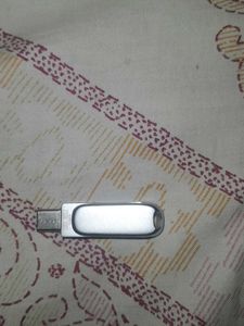 SanDisk SDDDC4-128G-I35 128 GB OTG Drive (Silver)