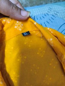 Beautiful Printed Yellow Sleeveless Suit In Xl Siz