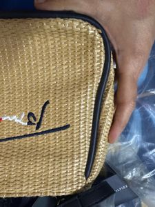 -clearance Sale 🆕 Tommy Hilfiger Handbag(has Flaw