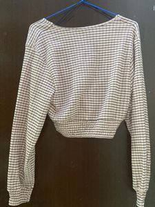 H&amp;M Checkered Long Sleeve Crop Top
