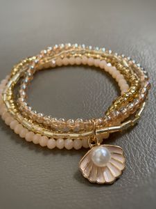 Gold-toned shell charm with pearl  Bracelet ✨