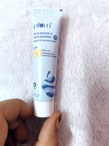 Plum Rice Water Sunscreen SPF 50 15g2% Niacinamide