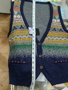 Sleevless Sweater
