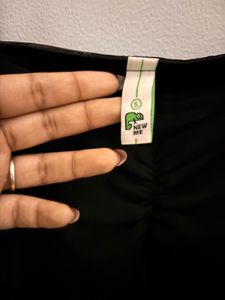 🖤Black Flared Sleeve Top. NEW WITHOUT TAG. S size