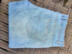 डेनिम का टशन ,नीली जींस, अपना ही सीन!