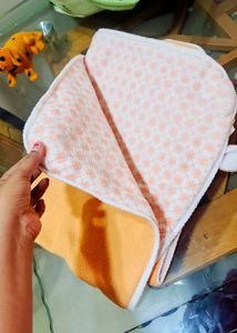 Baby Hooded Towel And Free 1 Urine Mat