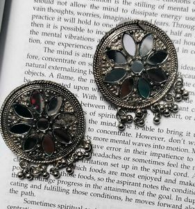SILVER TONE JEWELRY SET