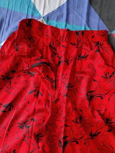 Silky Floral Straight Pant With Two Pockets And Zip On Back