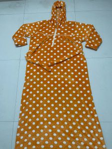 Polka Dot Wearable Blanket
