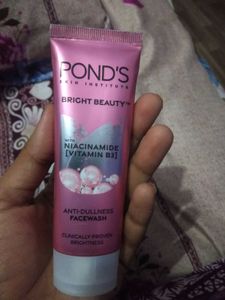 Pond's Bright Beauty Facewash