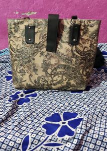 Hand Bag Bag Bikul Sahi Hai Aur New Hai Magar Ek Handel Ka Ring Nikal Gaya Hai