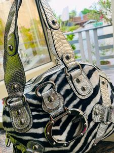 Guess animal zebra print furr Vintage Bag