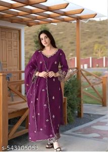 Heavy Embroidery Women&#39;s Kurta