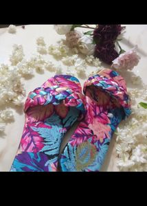 Multicolour Textured Flats