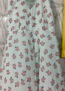 New Floral Embroidered Kurta Set