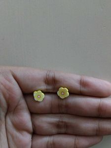 YELLOW FLOWER STUDS