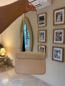 OFF WHITE CHARLES AND KEITH (check Description)
