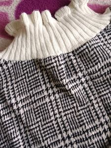 Stylish Plaid Pullover Sweater