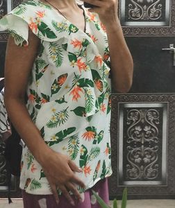 🌷Frilled Top🌷