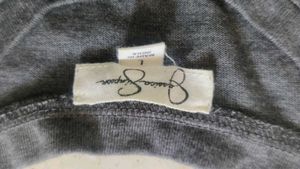 grey tshirt with sequined pocket i