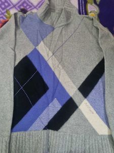 Max Turtle Neck Pattern Sweater