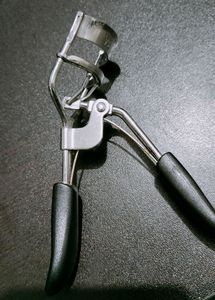 Vega Eyelash Curler