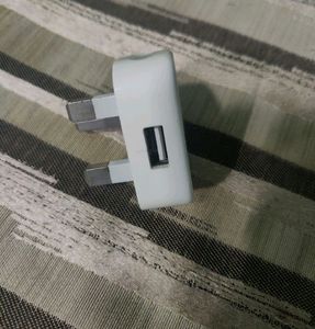 Apple Completely New Adaptor For Ipad /iphone. Hurry Up Only Single In Stock Price Not Negotible Only 2500 Coin. I Sold My Ipad So I Have The Adaptor Only Price 2500 Coin Fixed