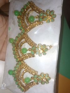 Earing With Mangtika
