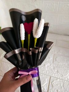 Crochet &#39;I Love U&#39; Bouquet