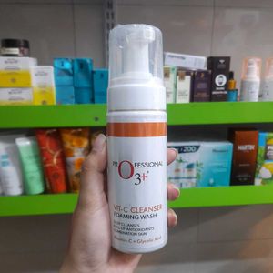 Professional O3+ Vitamin C Facewash
