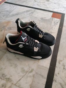 Jordan Retro 4 Black and White