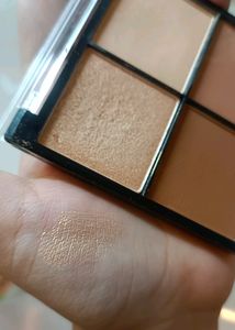 Swiss Beauty Highlighter/ Bronzer/ Compact