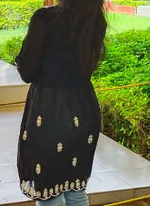 Embroidered Black Tunic 🖤