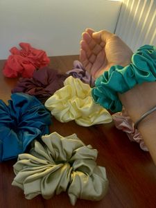 Bundel Of 10 Big Scrunchies