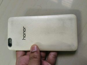 Honor Mobile Phone - Cracked Screen (not working)