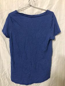 Mossimo V nack T shirt