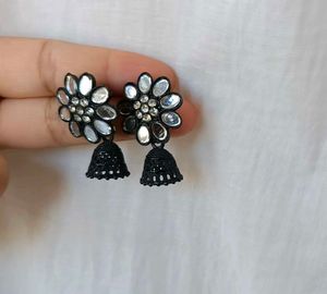 Beautiful Black Floral Jhumka!