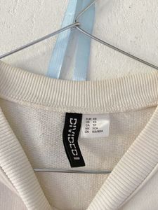 H&amp;M Cute Cropped Sweatshirt