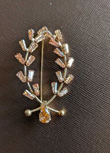 Vintage Rhinestone Wreath Brooch