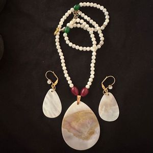 Mother of pearl pendant Necklace set