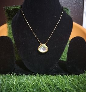 Beautiful Simple Classy Kundan Mangalsutra.       You Can Use It From Both Sides.   Meenakari Kundan Mangalsutra