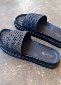 Black Slippers🌷