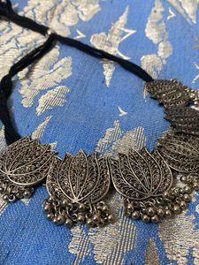 Brand new choker