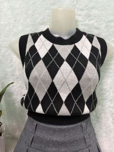H&amp;M Argyle Knit Vest ❤️