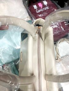 ✨Elegant and Premium Quality Handbag 👜