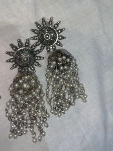 4 pair of earrings